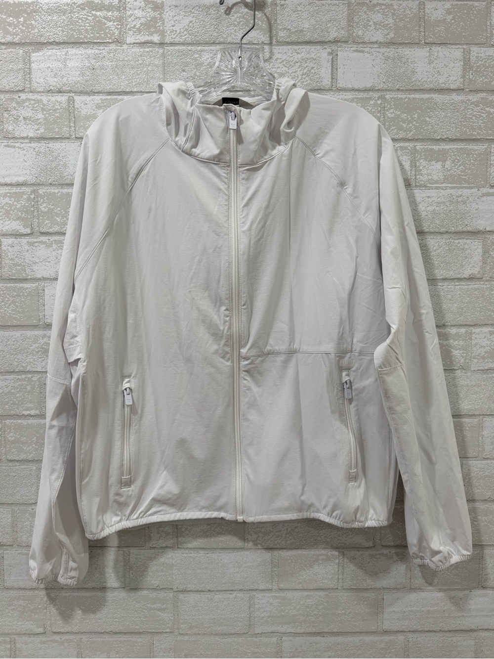 VUORI Renew Water Repellent Hooded Jacket In White - Size - Medium